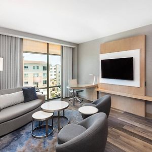 1 Bedroom Suite 2 Queen Sofa bed